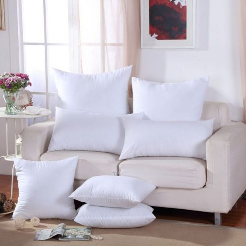 almohadas blancas elegantes
